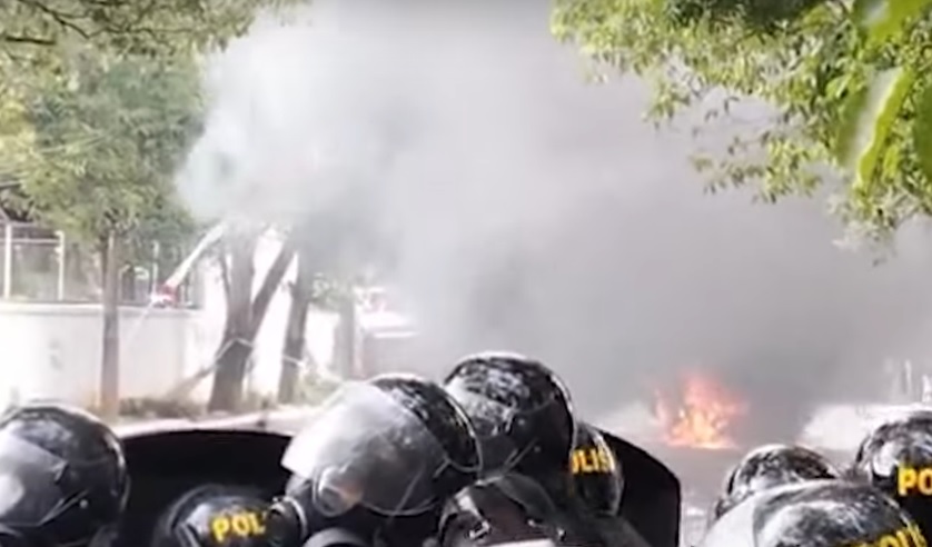 Demo di Pati Rusuh, Mobil Provos Polisi Dibakar Massa